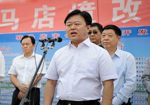 徐工壓路機(jī)助力107國道擴(kuò)建，駐馬店市長陳星下開工令！