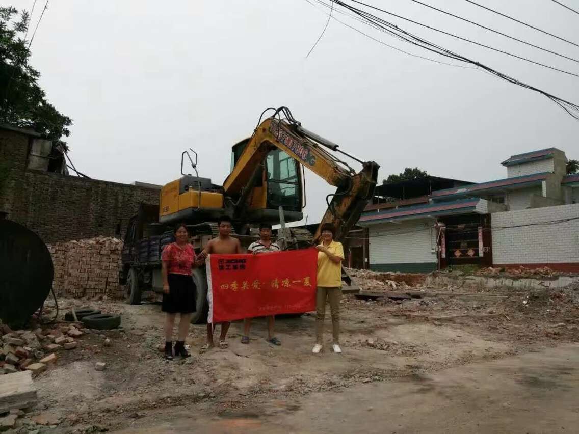 河南路友徐工挖機(jī)清涼一夏客戶走訪活動