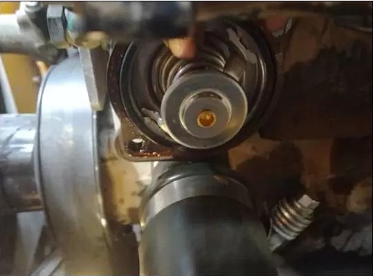 挖掘機(jī)水溫過高如何解決？