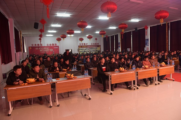 參加河南路友徐工挖機(jī)訂貨會的嘉賓