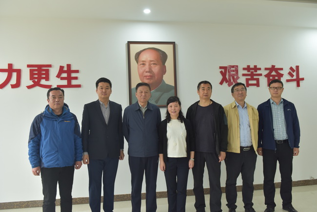 2019年4月27日，徐工鏟運事業(yè)部王穎書記一行蒞臨河南路友機械指導工作