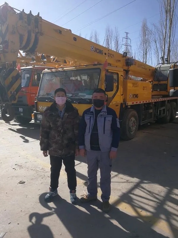 在西寧，徐工服務工程師王闖毅走訪客戶，為客戶提供施工服務保障！