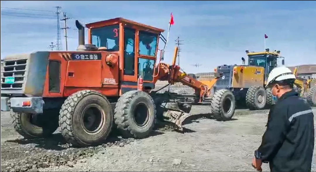 徐工PY165K平地機(jī) 徐工PY165K平地機(jī)
