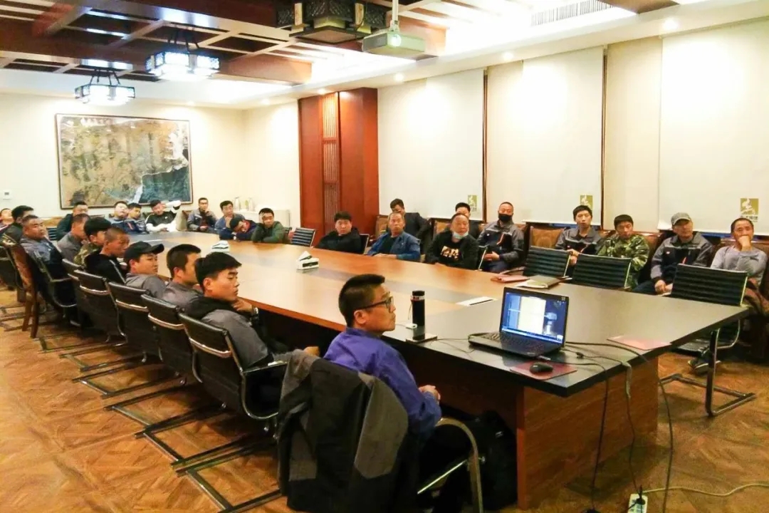 徐工設(shè)備以“金牌服務(wù)，全力全程”贏得客戶的肯定