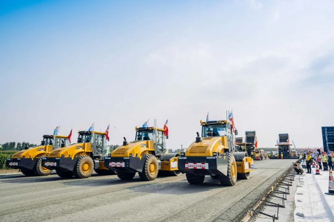 6臺(tái)徐工無人駕駛壓路機(jī)驚艷表現(xiàn)