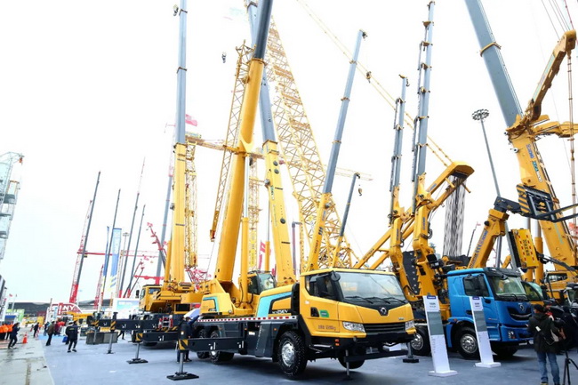 徐工XCT25EV混合動(dòng)力汽車(chē)起重機(jī)