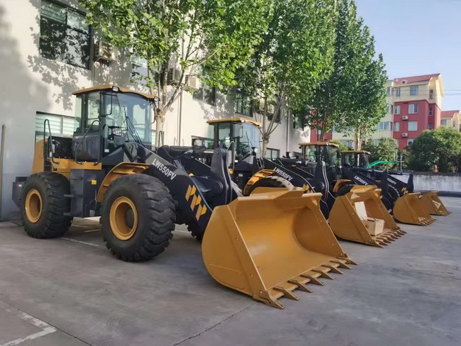 南陽李總喜提4臺徐工裝載機(jī)