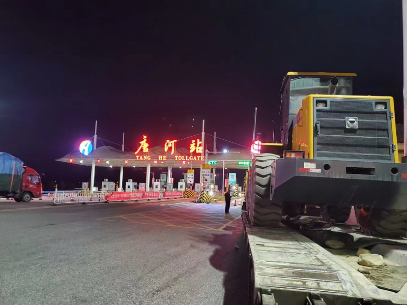徐工LW500FV Super裝載機連夜交付唐河客戶使用