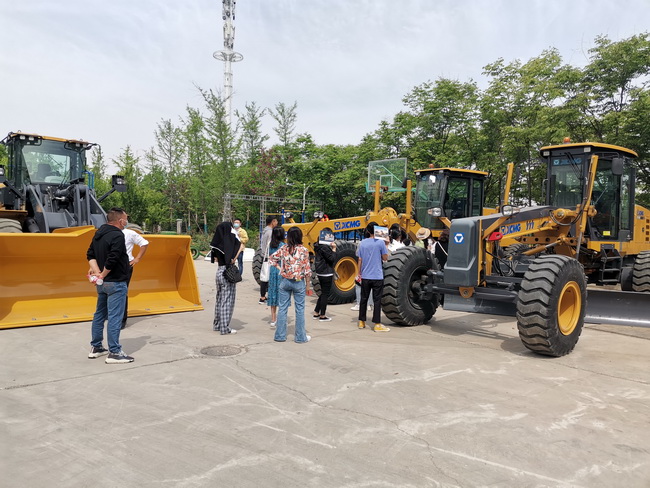 鄭州東風中南實業(yè)有限公司代表團蒞臨河南路友機械設備有限公司參觀訪問