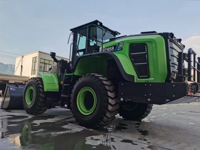 徐工XC958-EV純電動(dòng)裝載機(jī)交付商丘客戶楊總